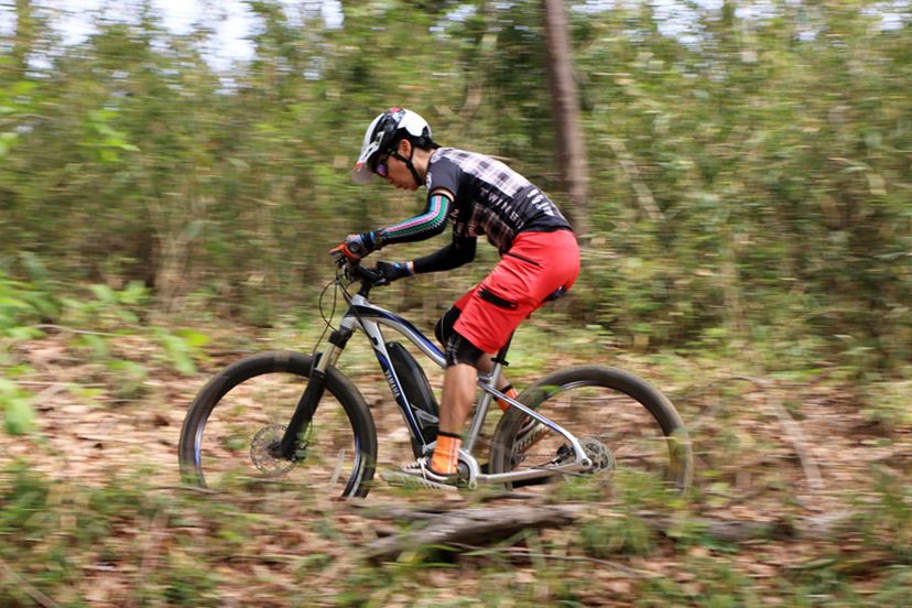 パークでガチ試乗！ ヤマハのMTBタイプの電動アシスト自転車「YPJ-XC