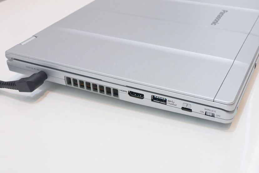14型で重さは約1.25kg、大画面&軽量モバイルノート「レッツ 14型で重さは約1.25kg、大画面&軽量モバイルノート「レッツ