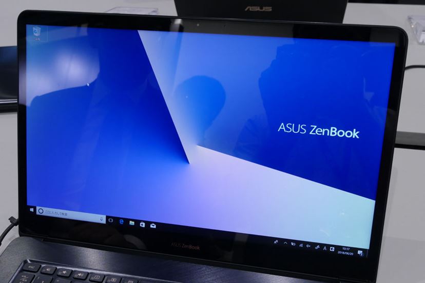 なぜタッチパッドを液晶に！？ 変態ノートPC「ZenBook Pro 15