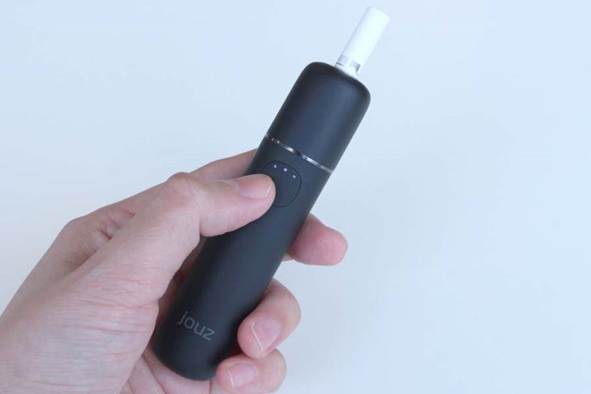 【改善版】Jouz 20 (充電一体型 加熱式たばこ専用デバイス) 【最大20本連続喫煙可能 / 収納型マイクロUSBポート/LED一体型ボタン】ブラック 加熱式たばこIQOS互換のjouz、\"令和\"にちなむ「梅」モチーフのセレブ