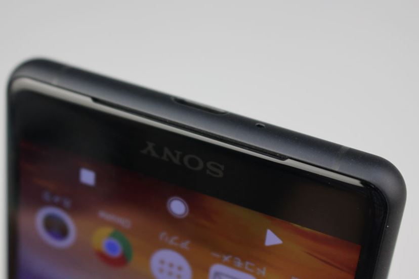 ハイエンド機の性能を小さなボディに凝縮した「Xperia XZ2