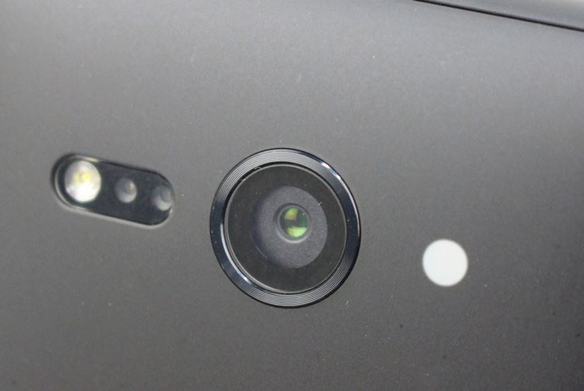 ハイエンド機の性能を小さなボディに凝縮した「Xperia XZ2 Compact SO