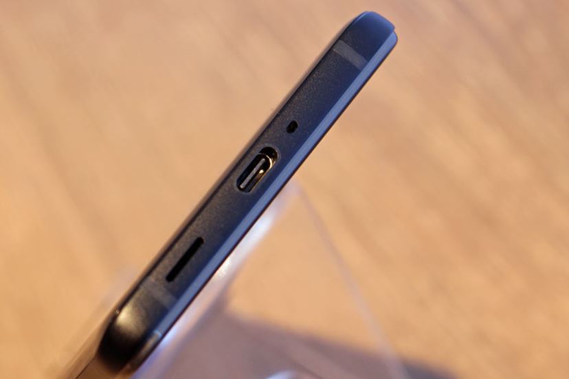 今夏最強のスマホ「HTC U12+」が、SIMフリー機として7月20日に