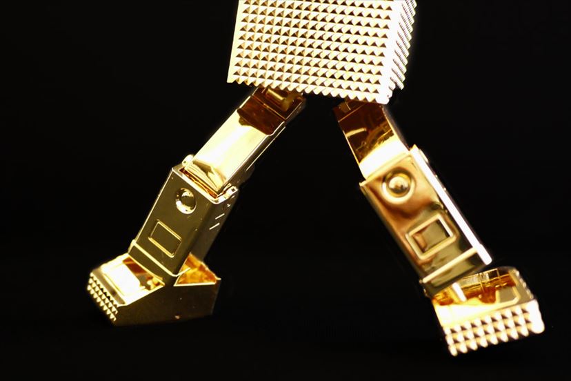 玩具を超えた輝き。「ゴールドライタン」が24金メッキで超合金化