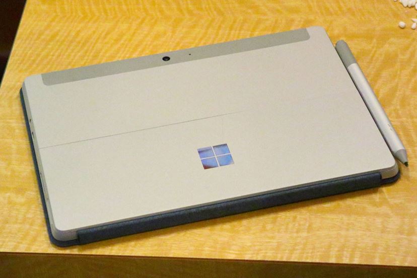 売れそうな予感! 日本人好みの小さくて軽い「Surface Go」登場 売れそうな予感! 日本人好みの小さくて軽い「Surface Go」登場
