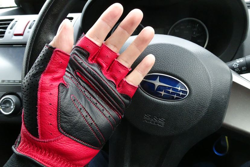 運転がうまくなる!? スバヲタ感涙“STI謹製”ドライビンググローブ 運転がうまくなる!? スバヲタ感涙“STI謹製”ドライビンググローブ