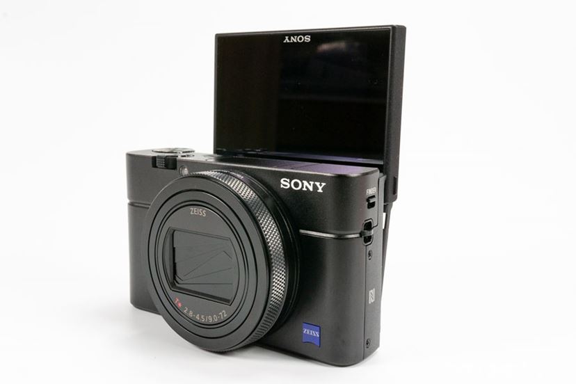 24-200mm高倍率ズームレンズ搭載「サイバーショット RX100M6」の 24-200mm高倍率ズームレンズ搭載「サイバーショット RX100M6」の