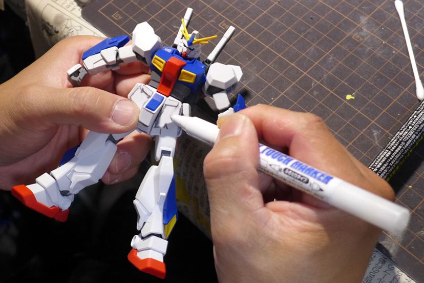 リアルさ激変！ ガンプラが手軽にカッコよくなる「マーカー塗料