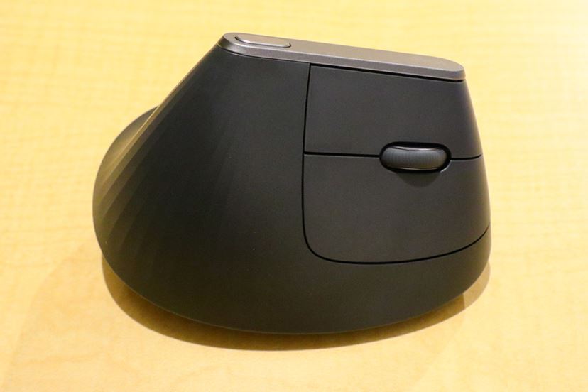 ロジクール初の縦型マウス「MX Vertical」登場！ 肩こりや腱鞘炎に悩む