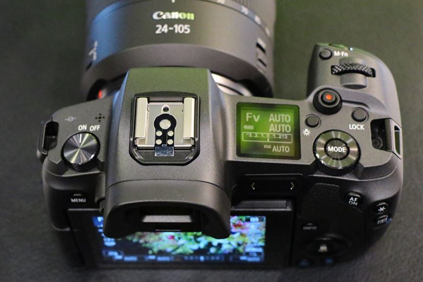 キヤノンからもフルサイズミラーレス「EOS R」登場！ 10月下旬発売で