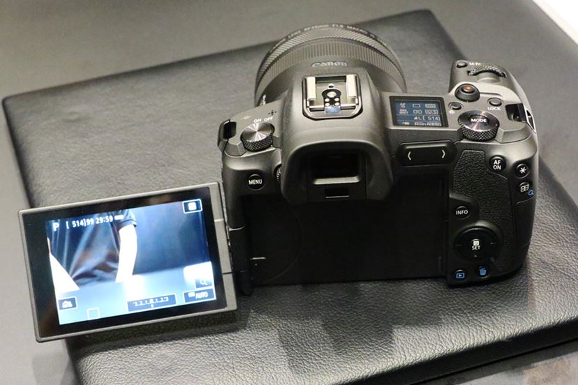 キヤノンからもフルサイズミラーレス「EOS R」登場！ 10月下旬発売で