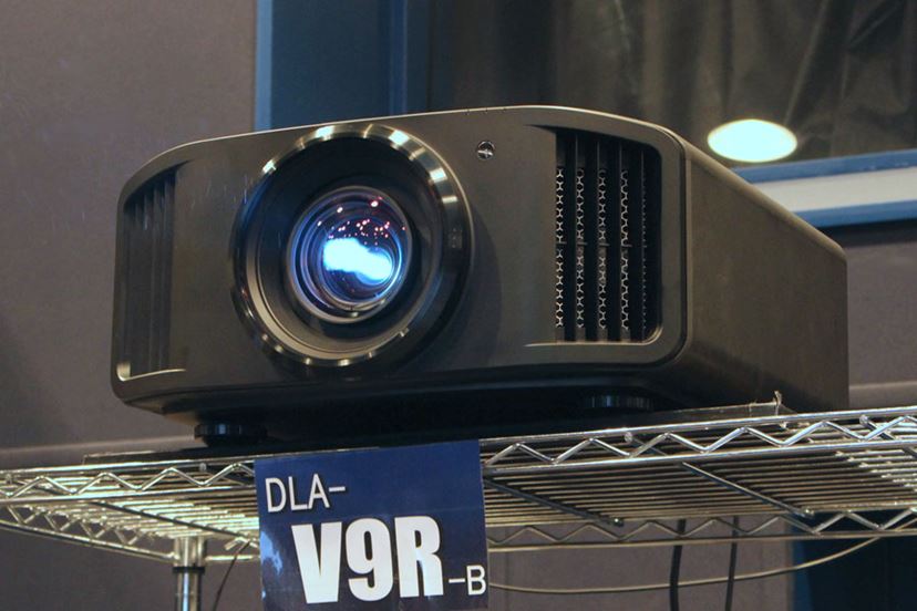 いよいよ8K時代へ！ JVCから民生用初の8K対応D-ILAプロジェクター「DLA-V9R」 - 価格.comマガジン