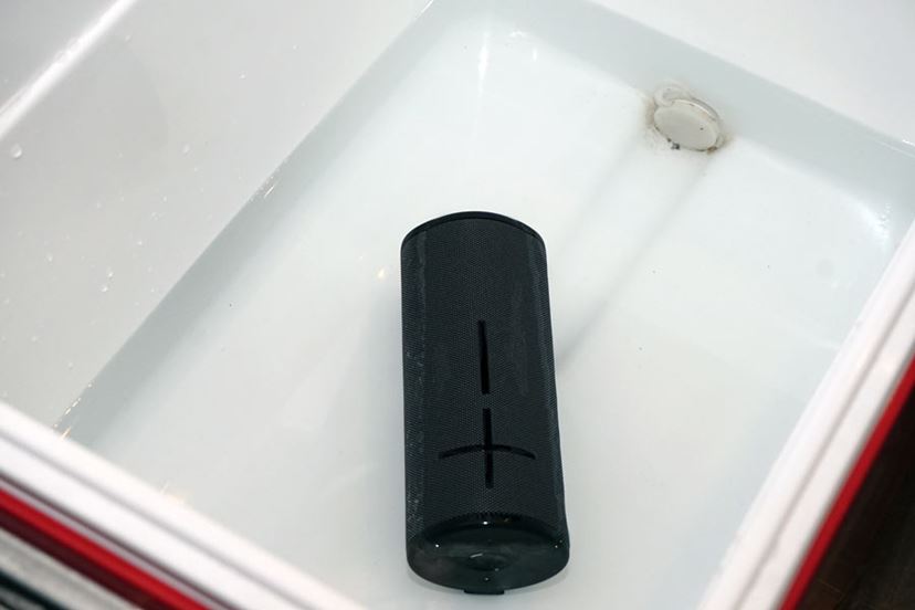 タグホイヤー アルティメットイヤーズ BOOM3 スピーカー ノベルティ タグホイヤー アルティメットイヤーズ BOOM3 スピーカー ノベルティ