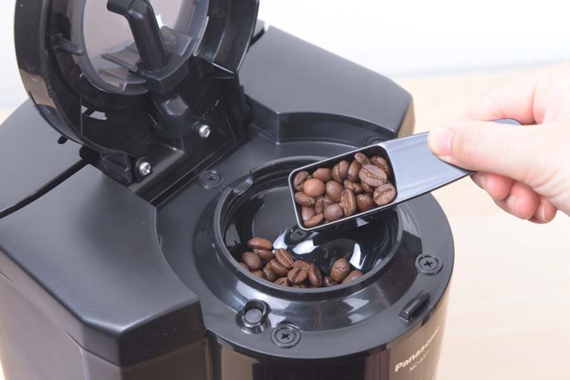 パナソニックの全自動コーヒーメーカーが「デカフェ豆」コース搭載で