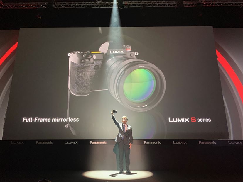 実機フォト追加】パナソニックからフルサイズミラーレスカメラ「LUMIX