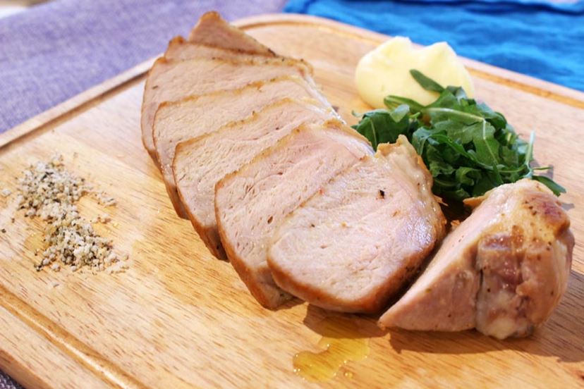 挟んで焼くと分厚い肉がウマイ！ デロンギ「マルチグリル BBQ