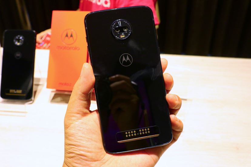 モトローラのSIMフリースマホ「moto z3 play」 国内全キャリア/DSDS対応、カメラは2眼 - 価格.comマガジン