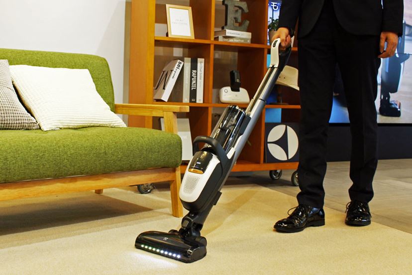 Electrolux Pure F9 スティッククリーナー 本体 エレクトロラックス、重心を上下に変更できるスティック掃除機