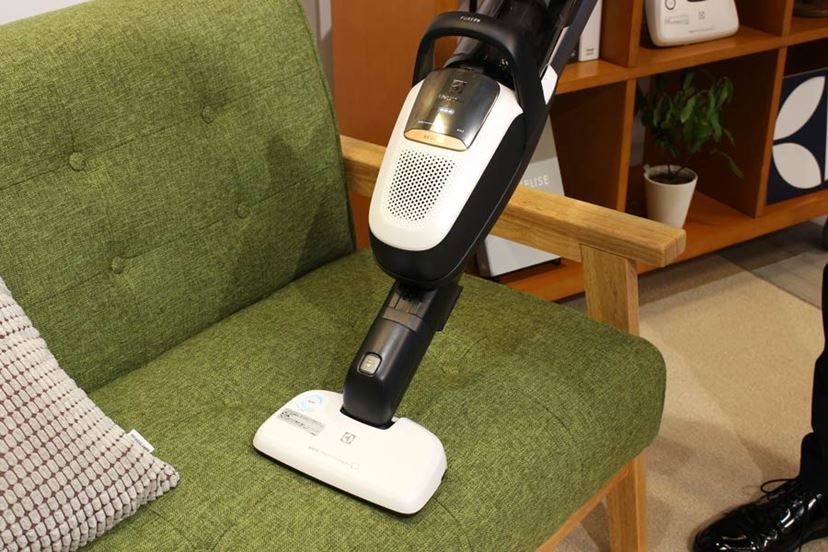 重心を上下に移動できる！ エレクトロラックス「Pure F9」の掃除