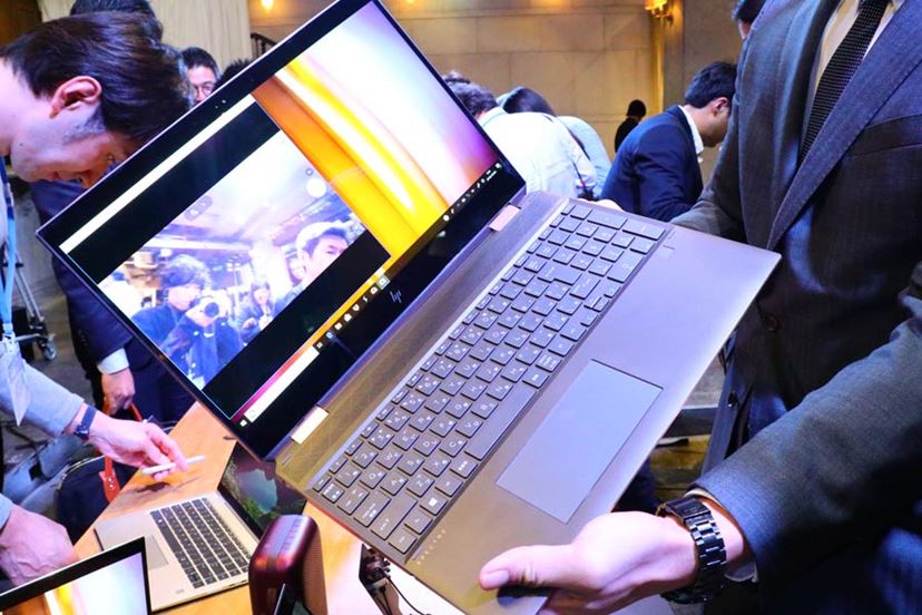 日本HP、ありそうでなかった“革パソコン”「HP Spectre Folio 13
