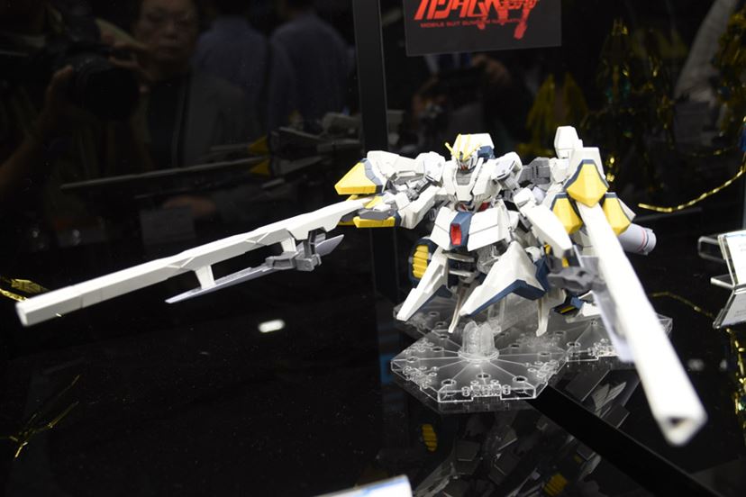 HG 1/144ナラティブガンダムa装備＋MG、Z、百式＋他 HG 1/144 ナラティブガンダム A装備 [クリアカラー] − 商品情報