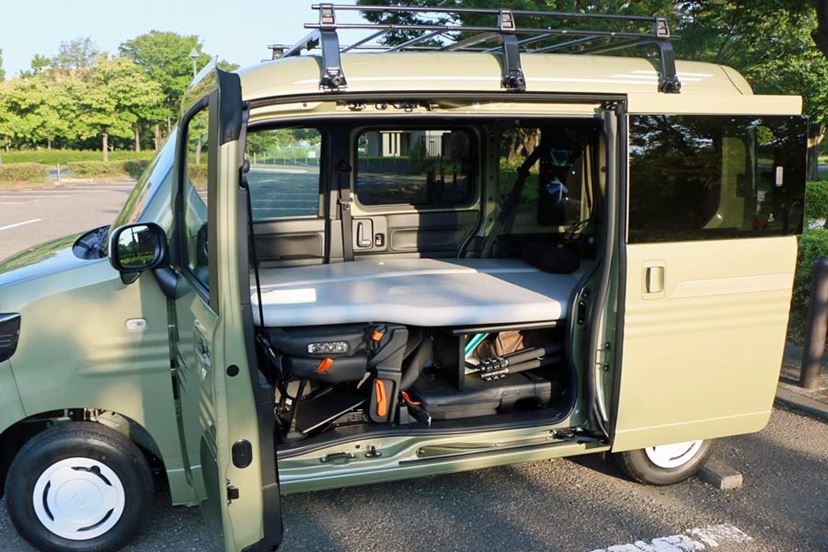 軽バンなのに走り心地も寝心地もイイ！ ホンダ「N-VAN」の車中泊