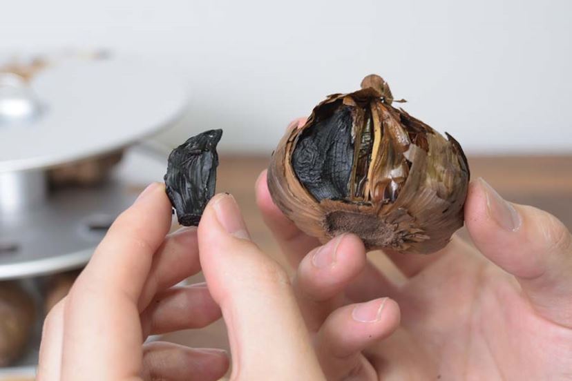 スーパーフード「黒にんにく」が自宅で手軽に作れる「黒にんにく スーパーフード「黒にんにく」が自宅で手軽に作れる「黒にんにく