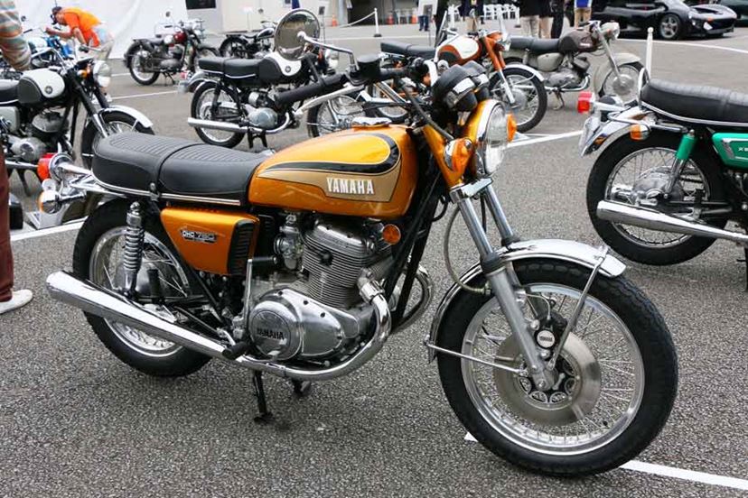 古きよき名車がずらり！ ヤマハの歴史をなぞる数々のバイクを見て、あの頃を語ろう!! - 価格.comマガジン