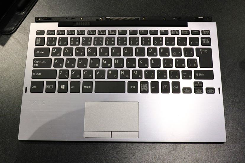 VAIO A12」は2in1でもしっかりノートPC、絵本をヒントに生み出した