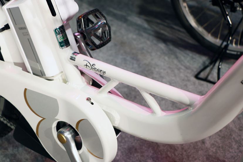 高い走行性能に遊び心をプラス！ ディズニーデザインの子乗せ