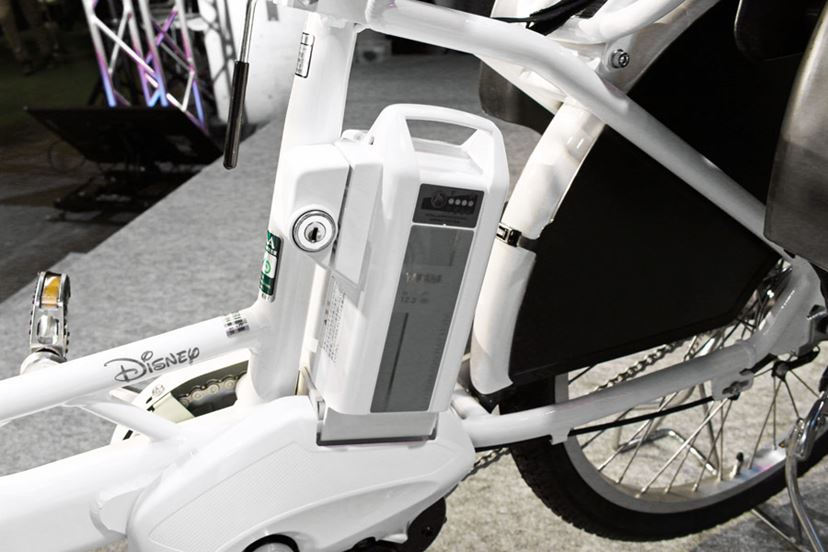 高い走行性能に遊び心をプラス！ ディズニーデザインの子乗せ電動