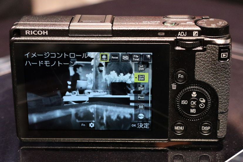 2019年春の発売まで待てない！ リコー「GR III」の試作機に触ってきた
