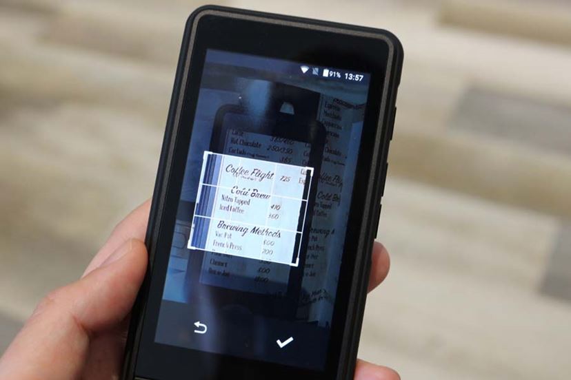 ポケトーク」に超強力なライバル！ 自動翻訳機「KAZUNA eTalk5」誕生