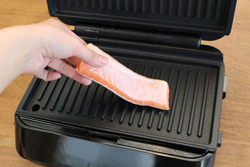 食卓にあると便利! コンパクトな“挟み焼き”ホットプレート 食卓にあると便利! コンパクトな“挟み焼き”ホットプレート