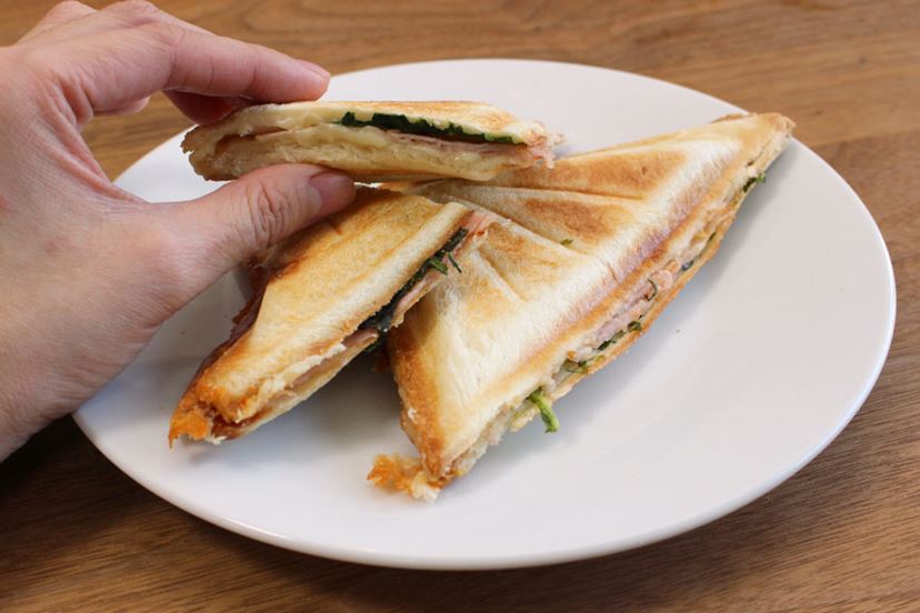 食卓にあると便利! コンパクトな“挟み焼き”ホットプレート 食卓にあると便利! コンパクトな“挟み焼き”ホットプレート