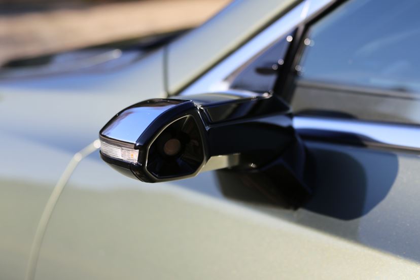 電子サイドミラー　サイドカメラ サイドビュー 電子アウターミラー レクサス新セダンのサイドミラーがカメラに。世界初「デジタルアウター