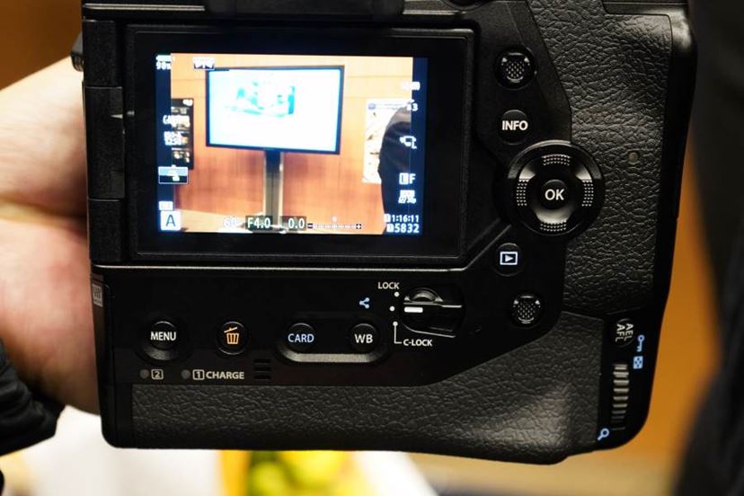 直球ど真ん中”のプロ向けミラーレス! オリンパス「OM-D E-M1X 直球ど真ん中”のプロ向けミラーレス! オリンパス「OM-D E-M1X