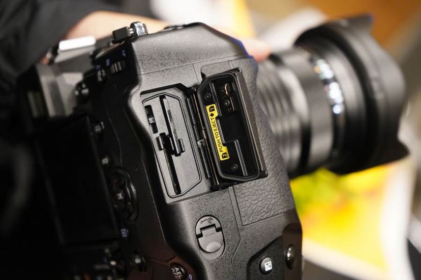 直球ど真ん中”のプロ向けミラーレス! オリンパス「OM-D E-M1X 直球ど真ん中”のプロ向けミラーレス! オリンパス「OM-D E-M1X