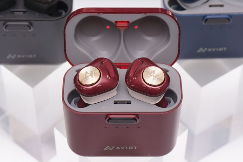 最新チップ搭載でこの価格は売れそう! AVIOTの完全ワイヤレスイヤホン最新モデルに注目 - 価格.comマガジン