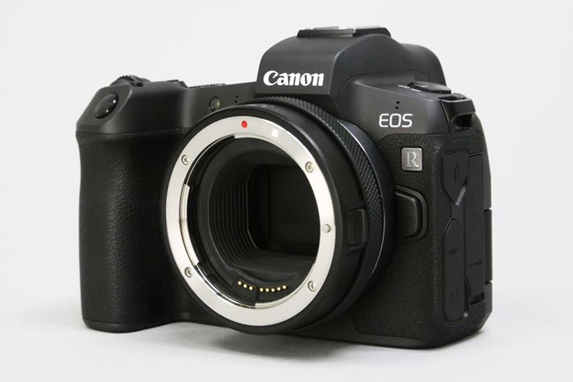 キヤノン初のフルサイズミラーレス「EOS R」で東京オートサロン キヤノン初のフルサイズミラーレス「EOS R」で東京オートサロン
