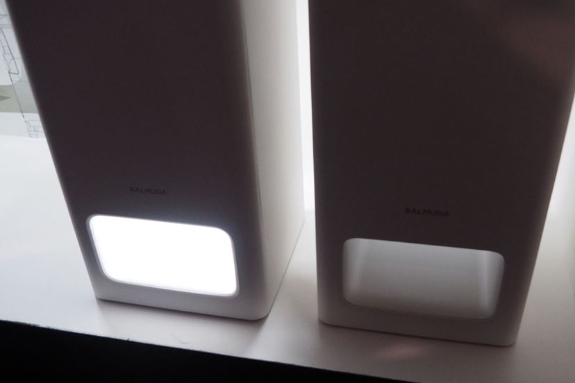 韓国まで見に行ってきた！ “光で見せる”バルミューダの空気清浄機