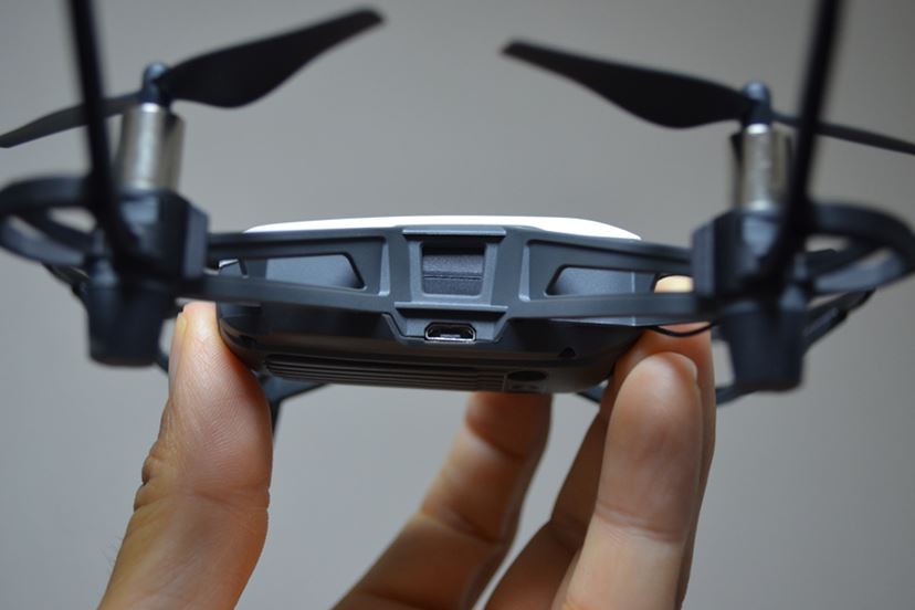 小さいボディで高画質！ 小型ドローン「TELLO」で愛車の走りを空