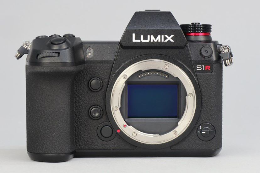 Panasonic LUMIX DC-S1-K ボディ シャッター数7255回 重量級ボディにパナソニックの本気を見た！ 「LUMIX S1R/S1