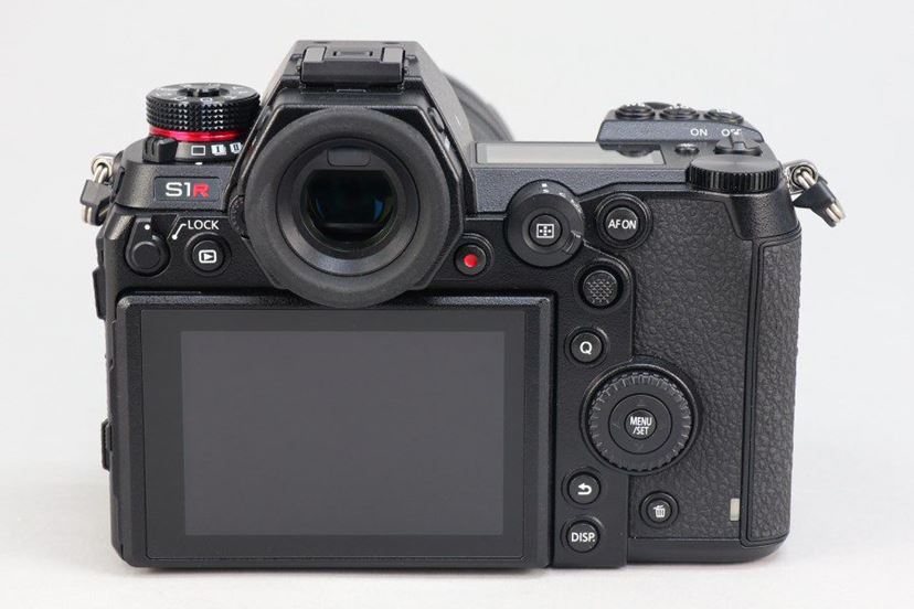 重量級ボディにパナソニックの本気を見た！ 「LUMIX S1R/S1」実機レポート - 価格.comマガジン