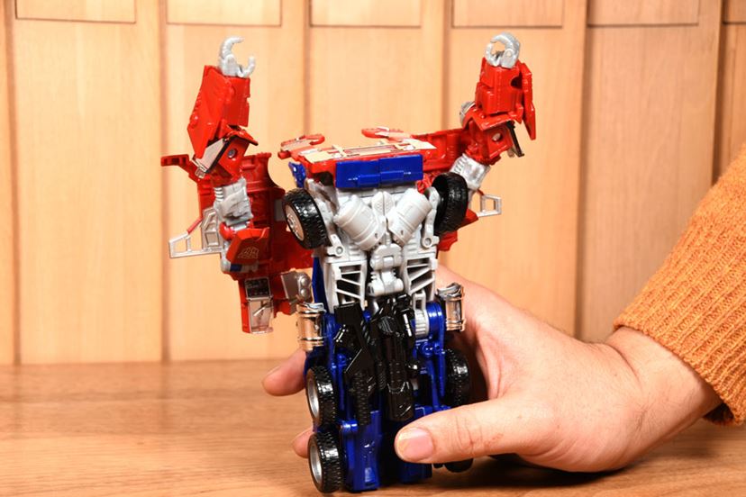 レジェンダリーオプティマスプライム」、過去の“武器一体変形型 レジェンダリーオプティマスプライム」、過去の“武器一体変形型