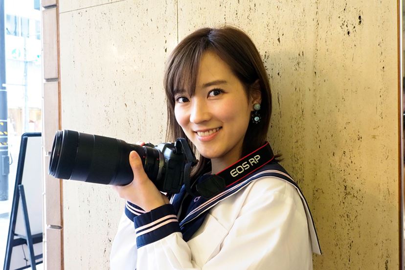 暗い場所で大活躍!? キヤノン「EOS RP」の魅力をアイドルのライブで大