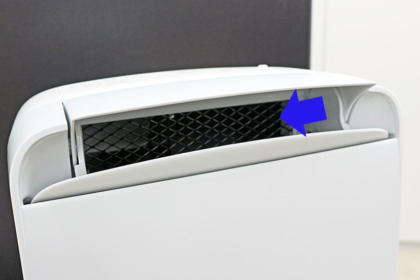 除湿しながら冷たい風で涼めるシャープの冷風機能付き除湿機