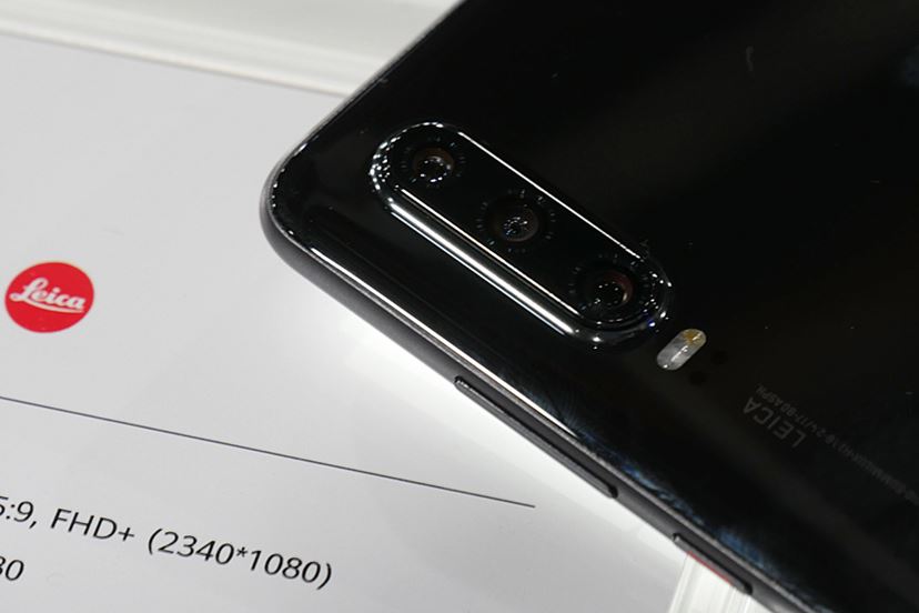ファーウェイが新型スマホ「P30 Pro」＆「P30」発表。暗所撮影、ズーム
