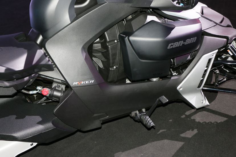 BRP can-am Ryker リアステップ