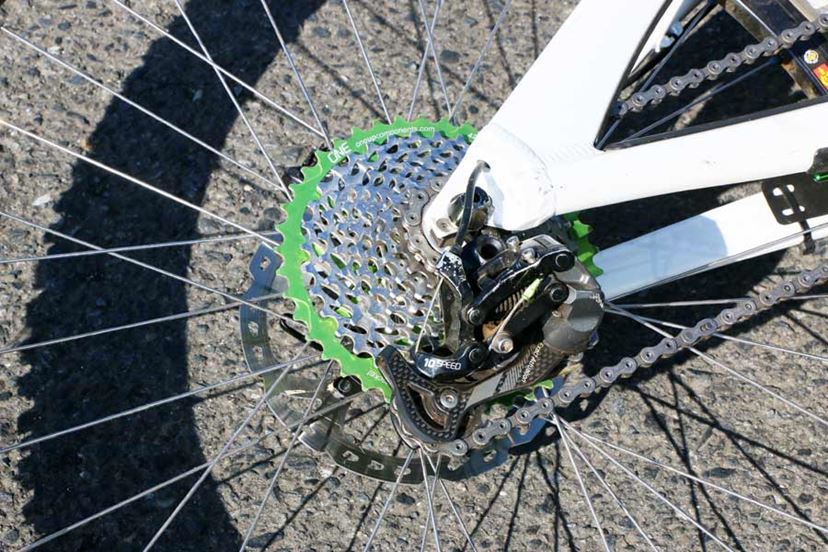 国内唯一のフルサスe-MTB「XM-D2」をガチのマウンテンバイク乗りが山でガチ検証！ - 価格.comマガジン